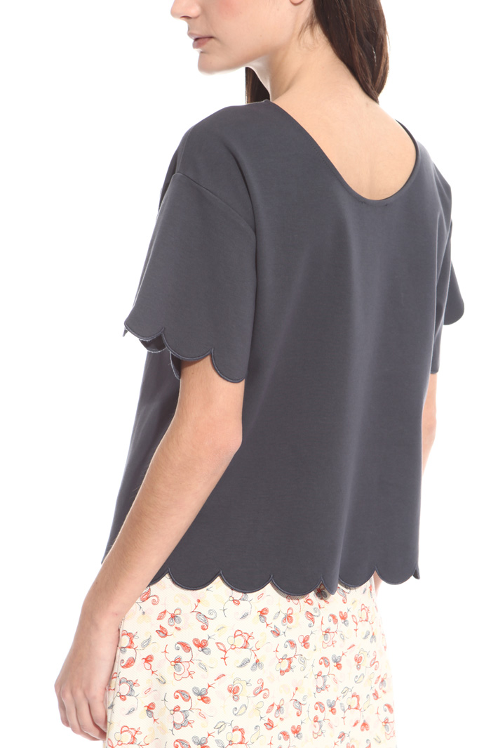 T-shirt con bordi smerlati Intrend T-shirt con bordi smerlati Intrend