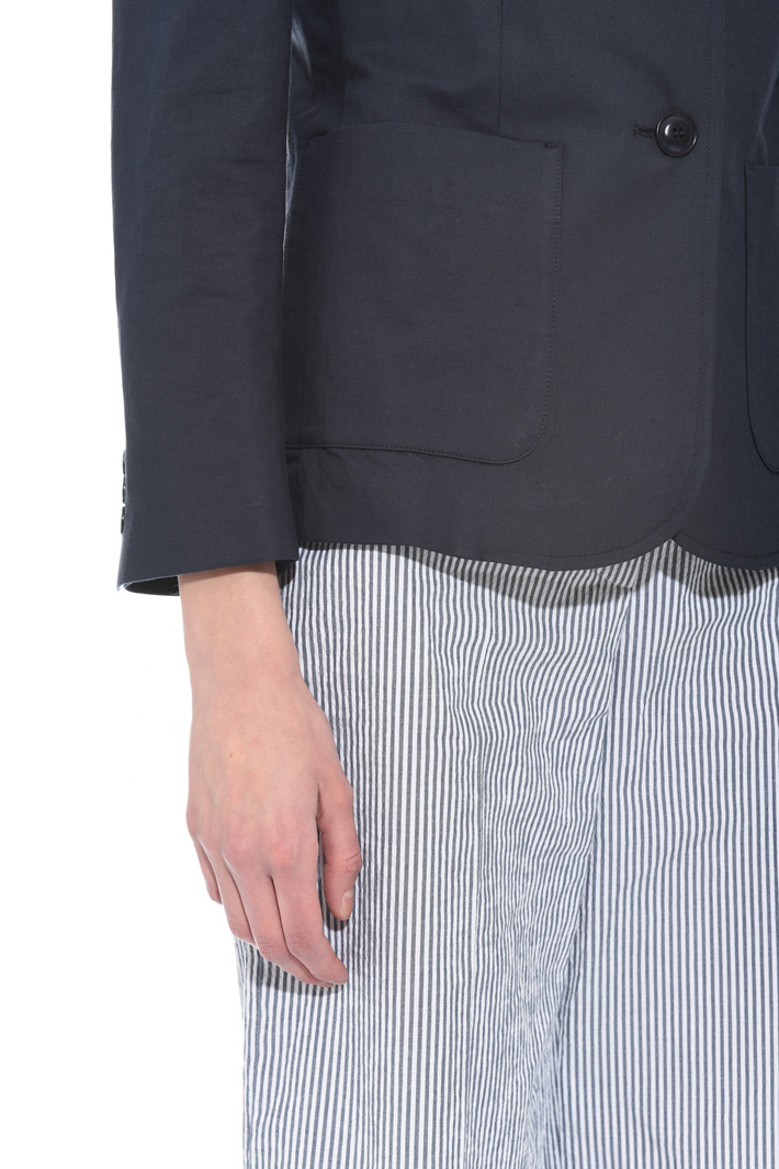 Cotton and linen blazer
Intrend Cotton and linen blazer
Intrend