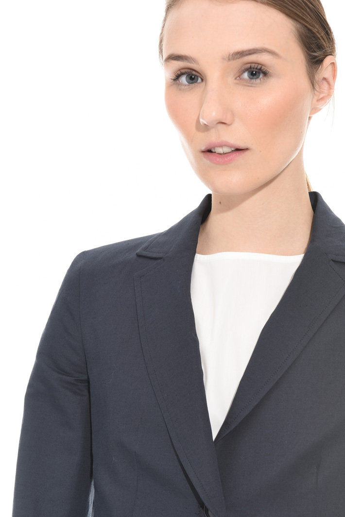 Cotton and linen blazer
Intrend Cotton and linen blazer
Intrend