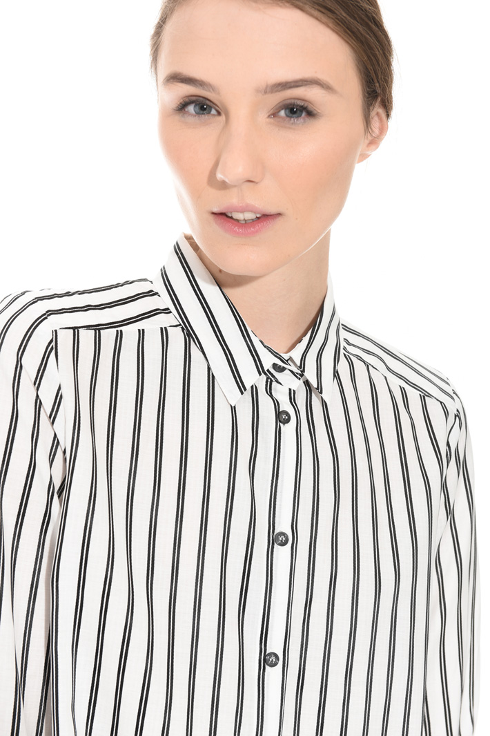 Camicia con nappine al fondo Intrend Camicia con nappine al fondo Intrend