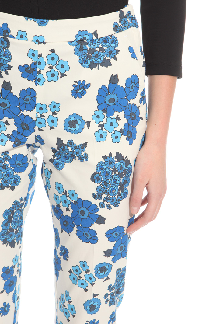 Pantalone Capri in gabardina Intrend Pantalone Capri in gabardina Intrend