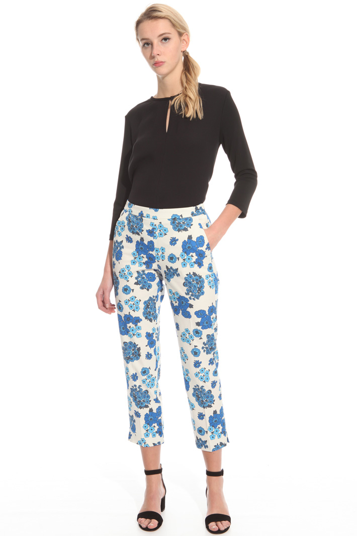 Pantalone Capri in gabardina Intrend Pantalone Capri in gabardina Intrend