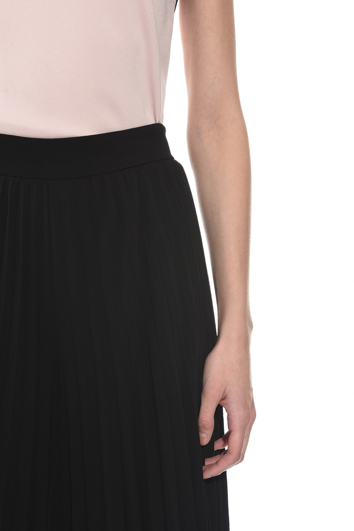 Pleated crepe trousers Intrend Pleated crepe trousers Intrend