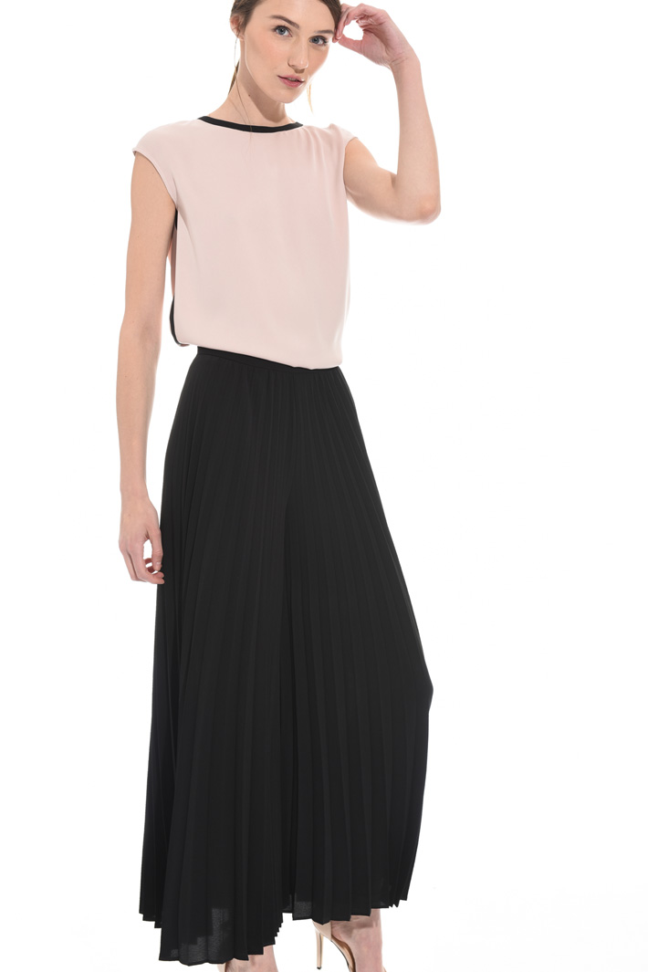 Pleated crepe trousers Intrend Pleated crepe trousers Intrend