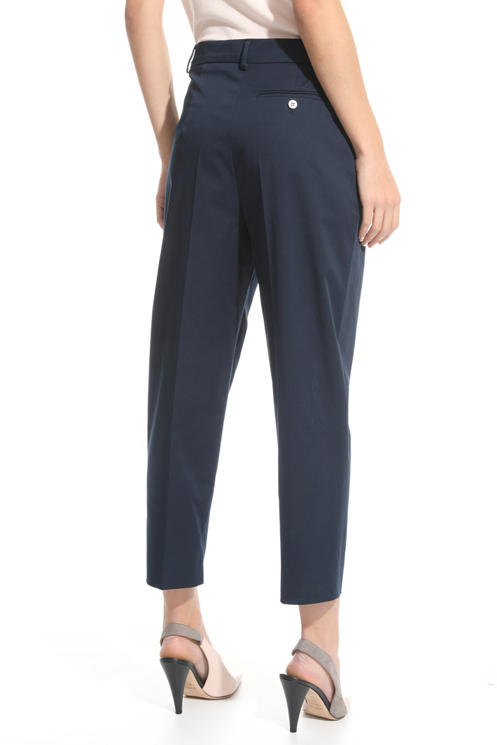 Cropped trousers in gabardine
Intrend Cropped trousers in gabardine
Intrend