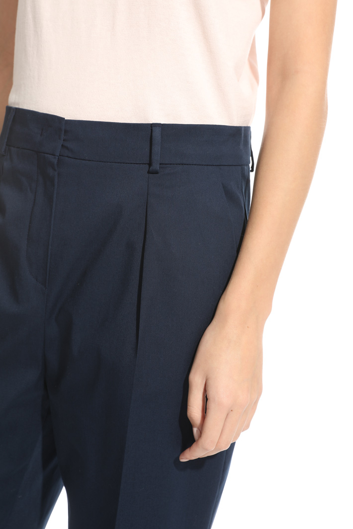 Cropped trousers in gabardine
Intrend Cropped trousers in gabardine
Intrend