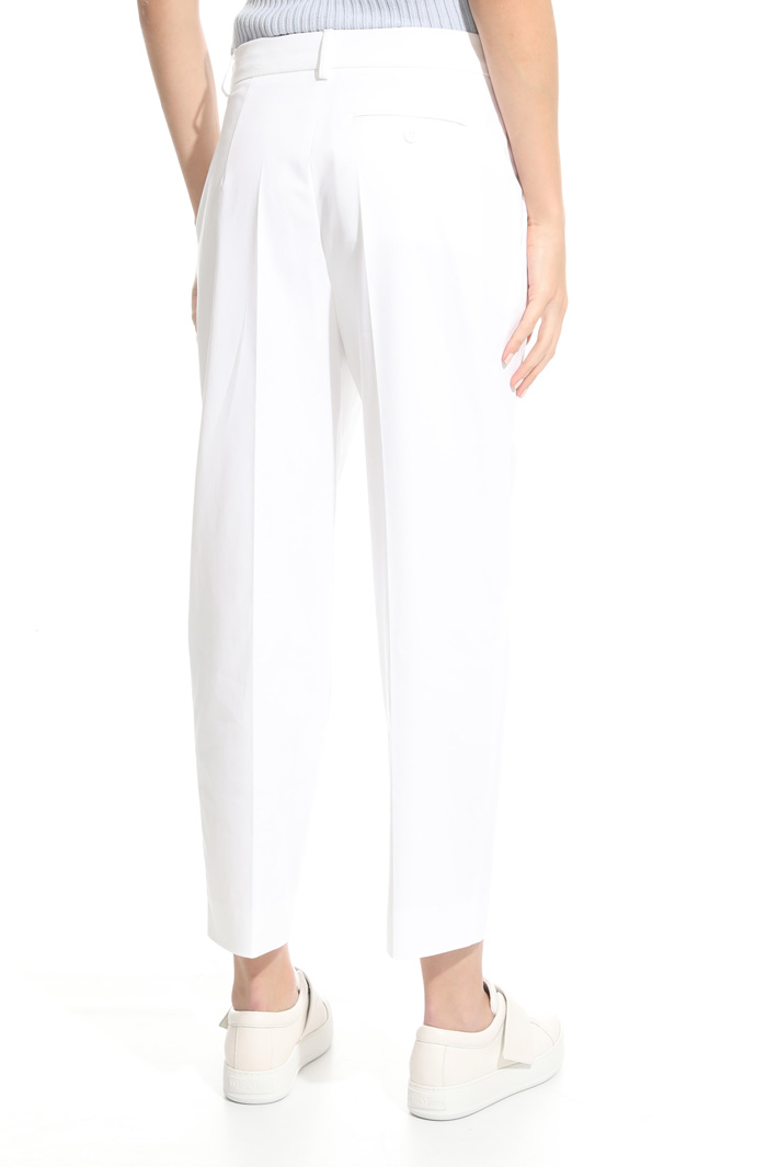 Cropped trousers in gabardine
Intrend Cropped trousers in gabardine
Intrend