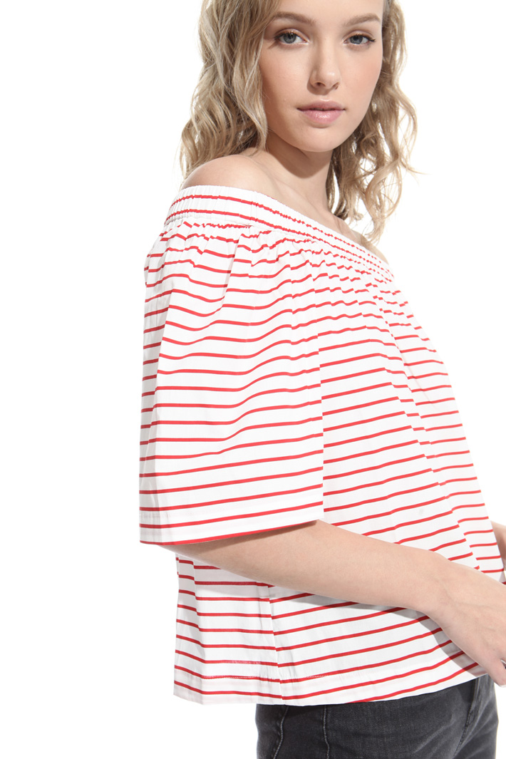 Off-the-shoulder top Intrend Off-the-shoulder top Intrend