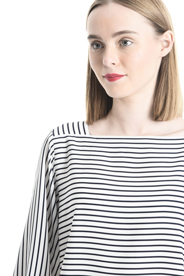 Rounded sleeve blouse Intrend Rounded sleeve blouse Intrend