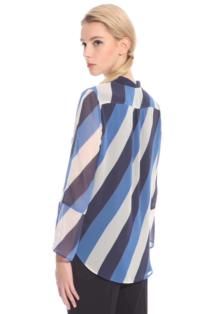 Surplice neckline blouse Intrend Surplice neckline blouse Intrend