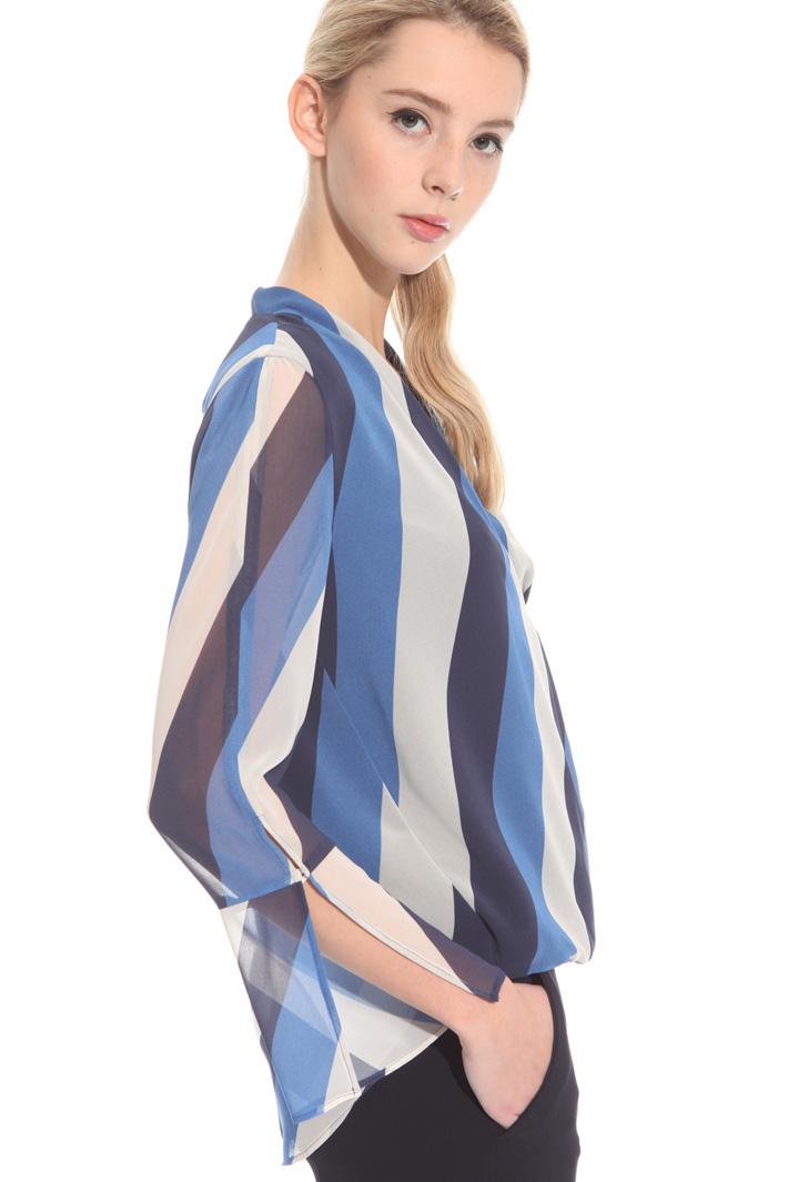 Surplice neckline blouse Intrend Surplice neckline blouse Intrend