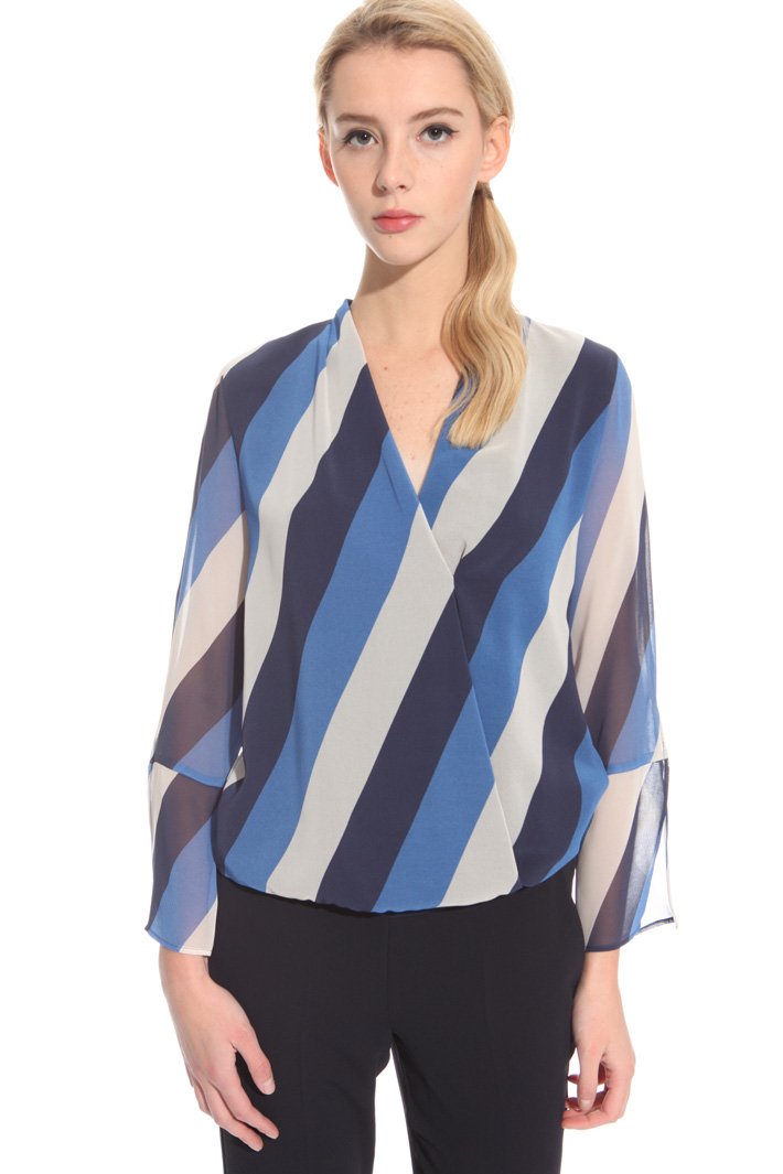 Surplice neckline blouse Intrend Surplice neckline blouse Intrend