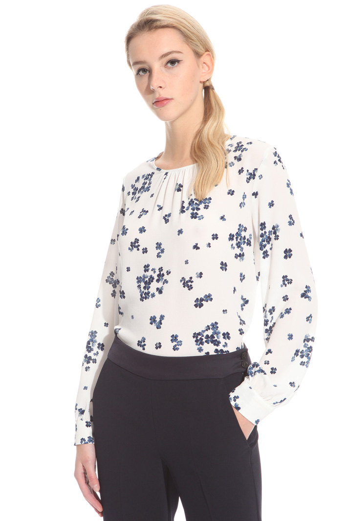 Printed crepe blouse Intrend Printed crepe blouse Intrend