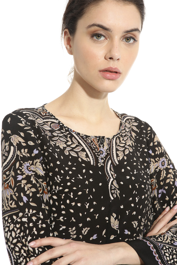 Blusa in pura seta stampata Intrend Blusa in pura seta stampata Intrend