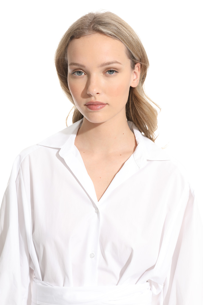 Oversized shirt in poplin Intrend Oversized shirt in poplin Intrend