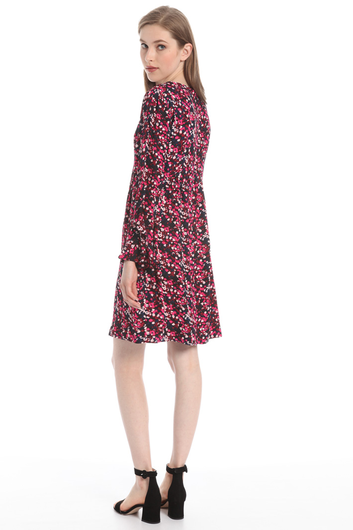 Abito in crepe envers satin Intrend Abito in crepe envers satin Intrend