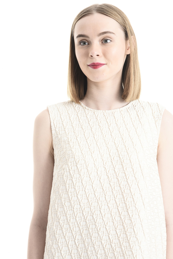 Dress in matelassé fabric Intrend Dress in matelassé fabric Intrend