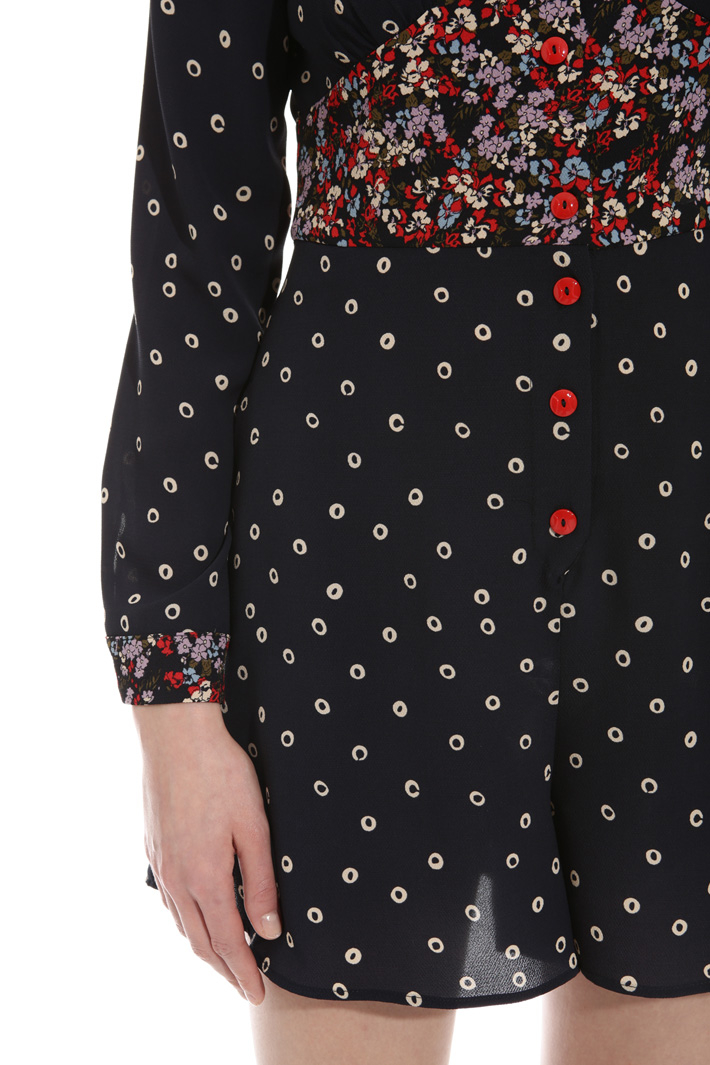 Crepe fabric jumpsuit Intrend Crepe fabric jumpsuit Intrend
