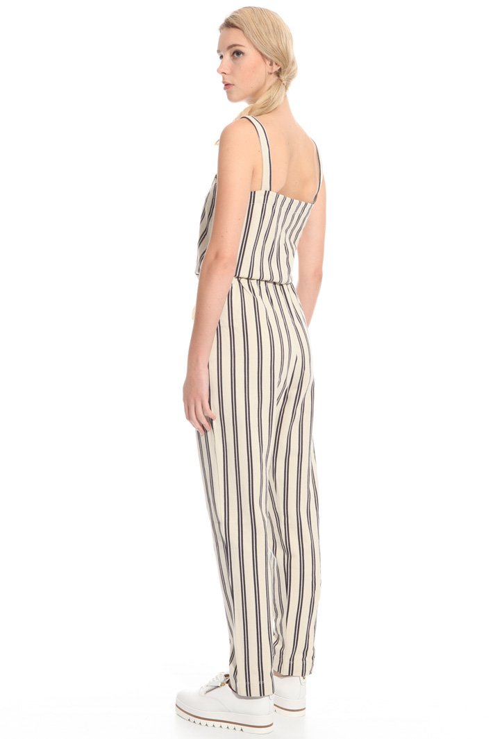 Chevron jersey jumpsuit
Intrend Chevron jersey jumpsuit
Intrend