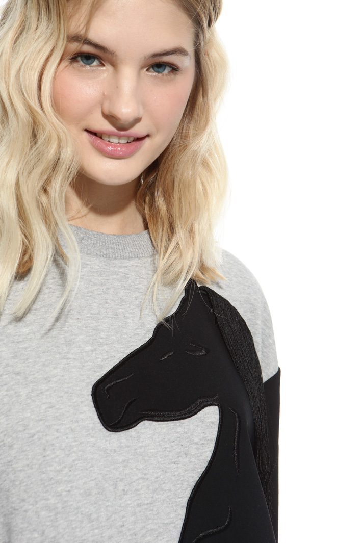 Fringed embroidery sweatshirt Intrend Fringed embroidery sweatshirt Intrend