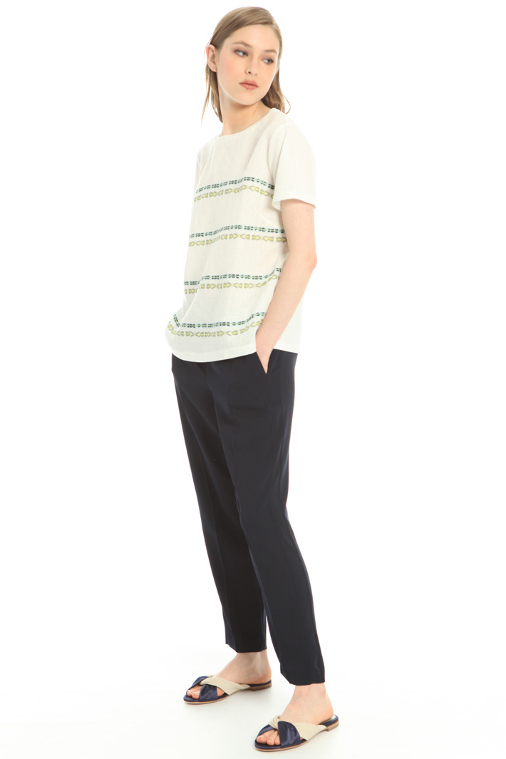 T-shirt con frange e ricami Intrend T-shirt con frange e ricami Intrend
