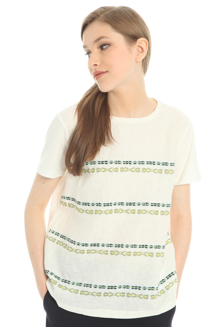 T-shirt con frange e ricami Intrend T-shirt con frange e ricami Intrend