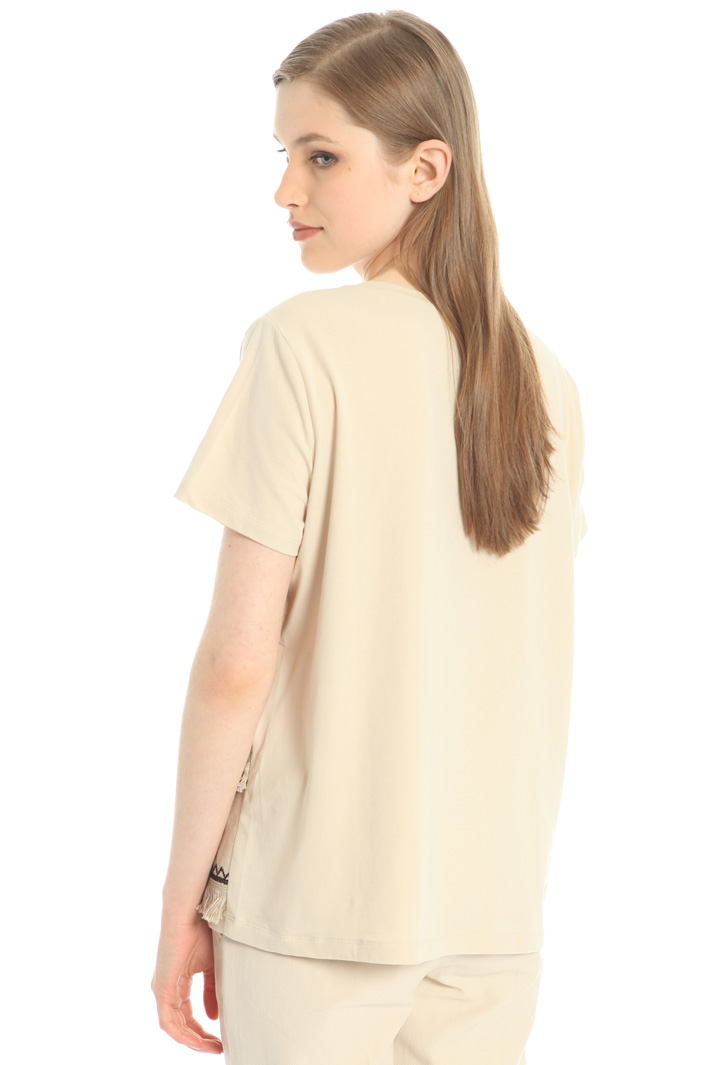 Embroidered T-shirt Intrend Embroidered T-shirt Intrend