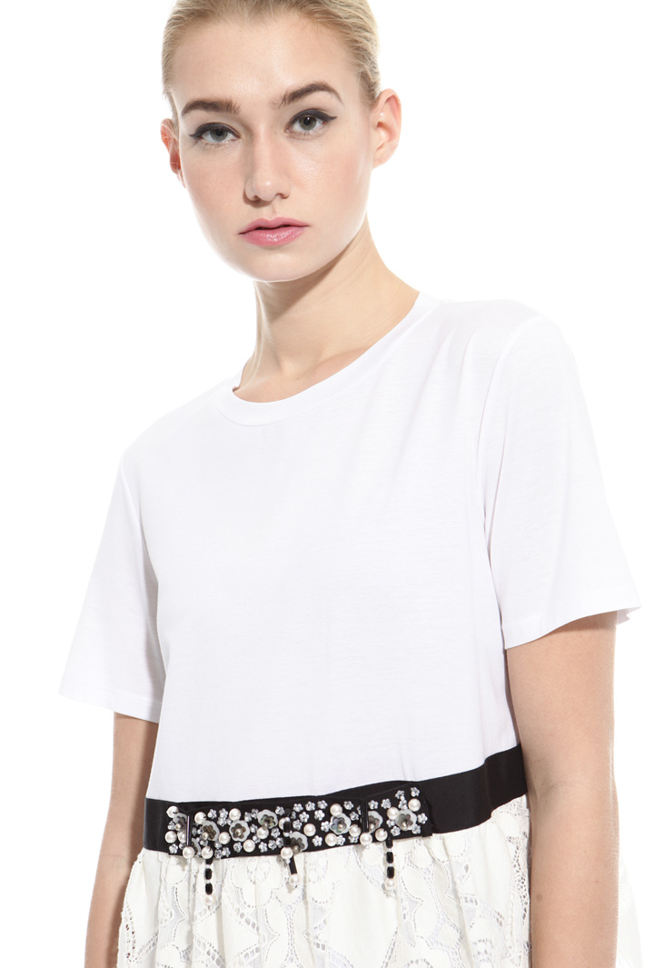T-shirt con balza in pizzo Intrend T-shirt con balza in pizzo Intrend