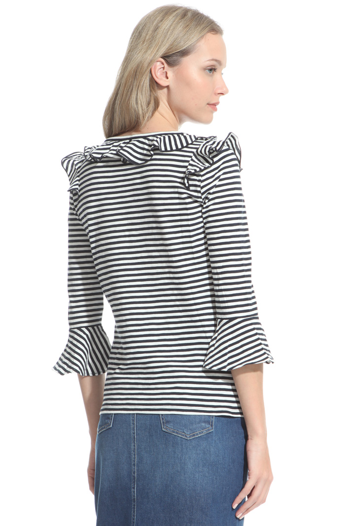 Flounced T-shirt Intrend Flounced T-shirt Intrend