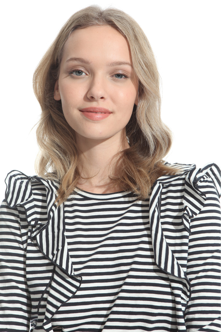 Flounced T-shirt Intrend Flounced T-shirt Intrend