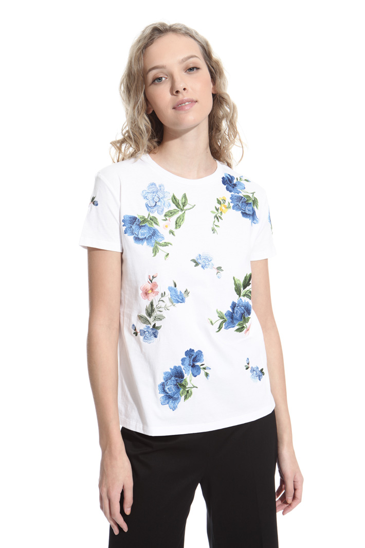 Embroidered T-shirt Intrend Embroidered T-shirt Intrend