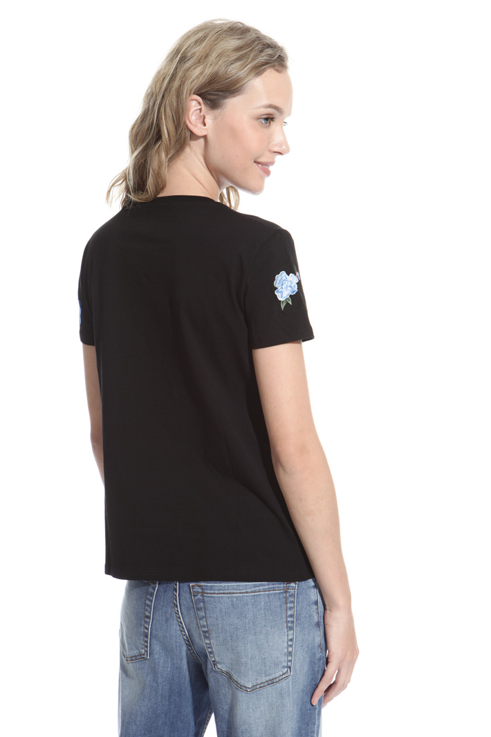 Embroidered T-shirt Intrend Embroidered T-shirt Intrend