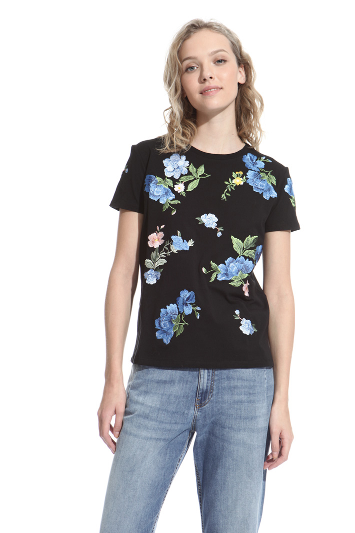 Embroidered T-shirt Intrend Embroidered T-shirt Intrend