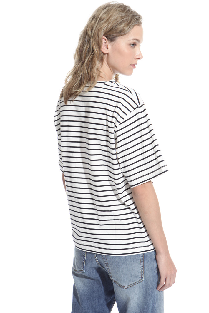 T-shirt with bijou appliqué Intrend T-shirt with bijou appliqué Intrend