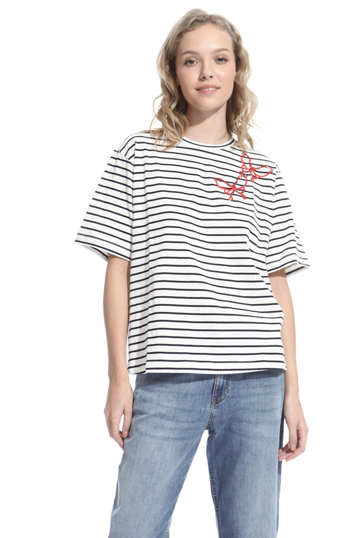 T-shirt with bijou appliqué Intrend T-shirt with bijou appliqué Intrend