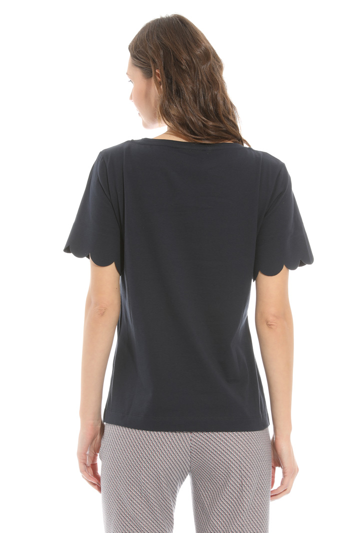 Scalloped hem T-shirt Intrend Scalloped hem T-shirt Intrend