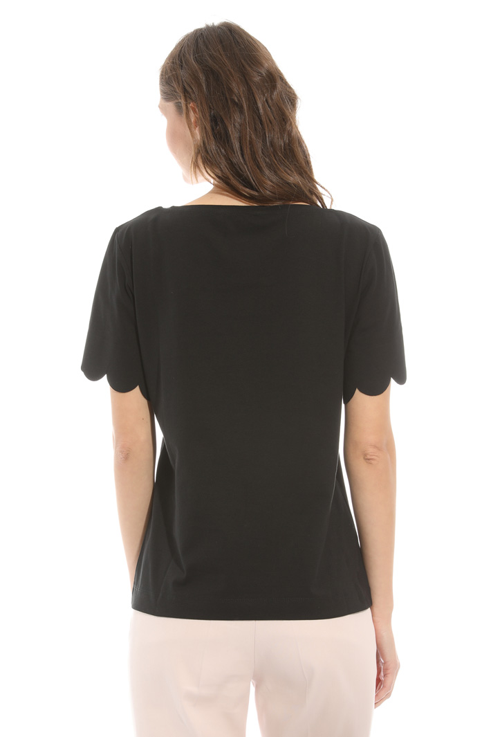 Scalloped hem T-shirt Intrend Scalloped hem T-shirt Intrend