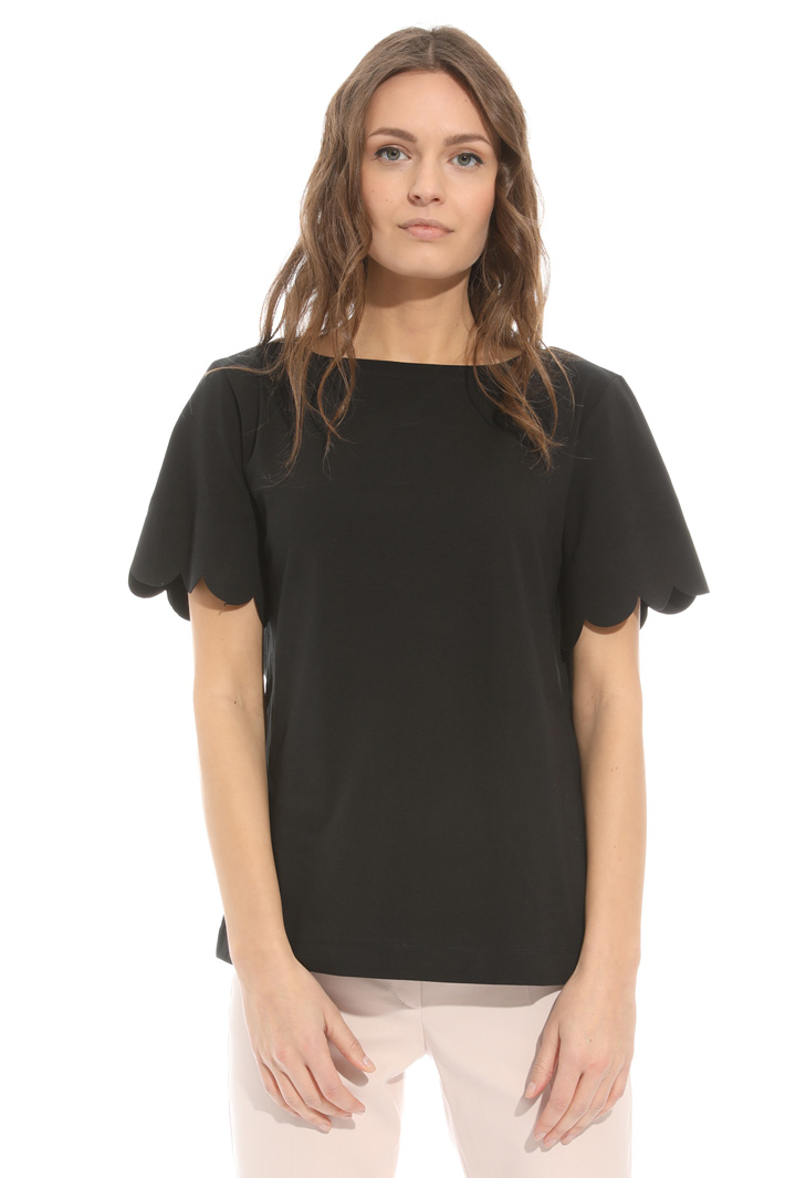 Scalloped hem T-shirt Intrend Scalloped hem T-shirt Intrend