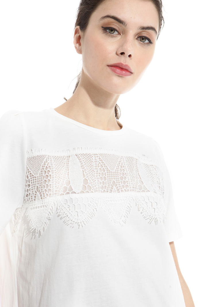 T-shirt con patch in pizzo Intrend T-shirt con patch in pizzo Intrend