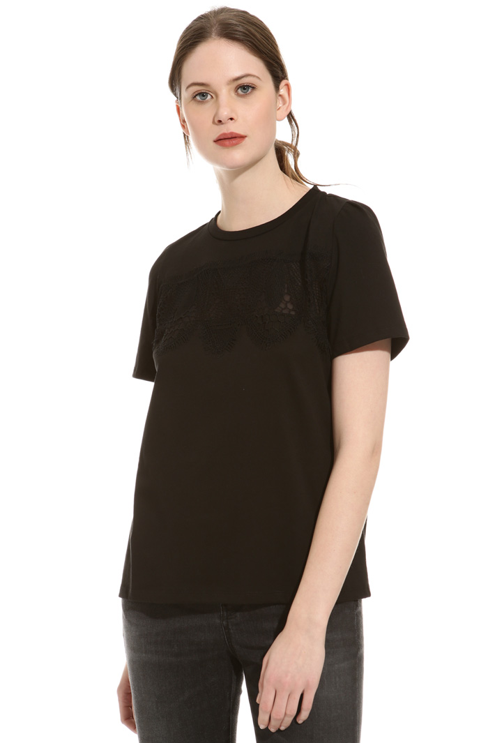 Lace patch T-shirt Intrend Lace patch T-shirt Intrend