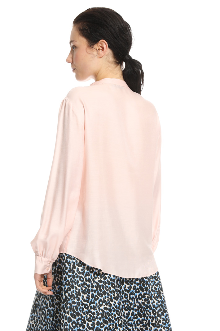 Flounce neck blouse Intrend Flounce neck blouse Intrend