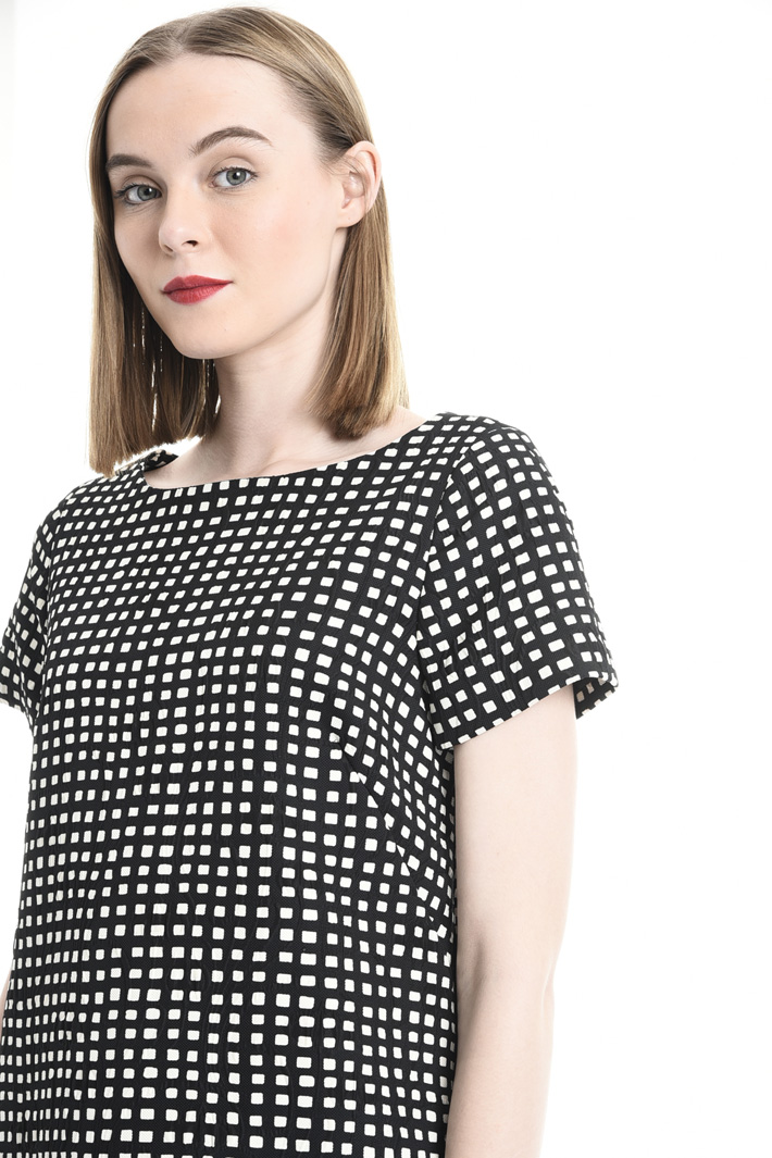 Abito in matelassé jacquard Intrend Abito in matelassé jacquard Intrend