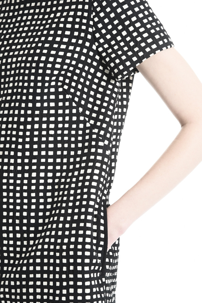 Abito in matelassé jacquard Intrend Abito in matelassé jacquard Intrend