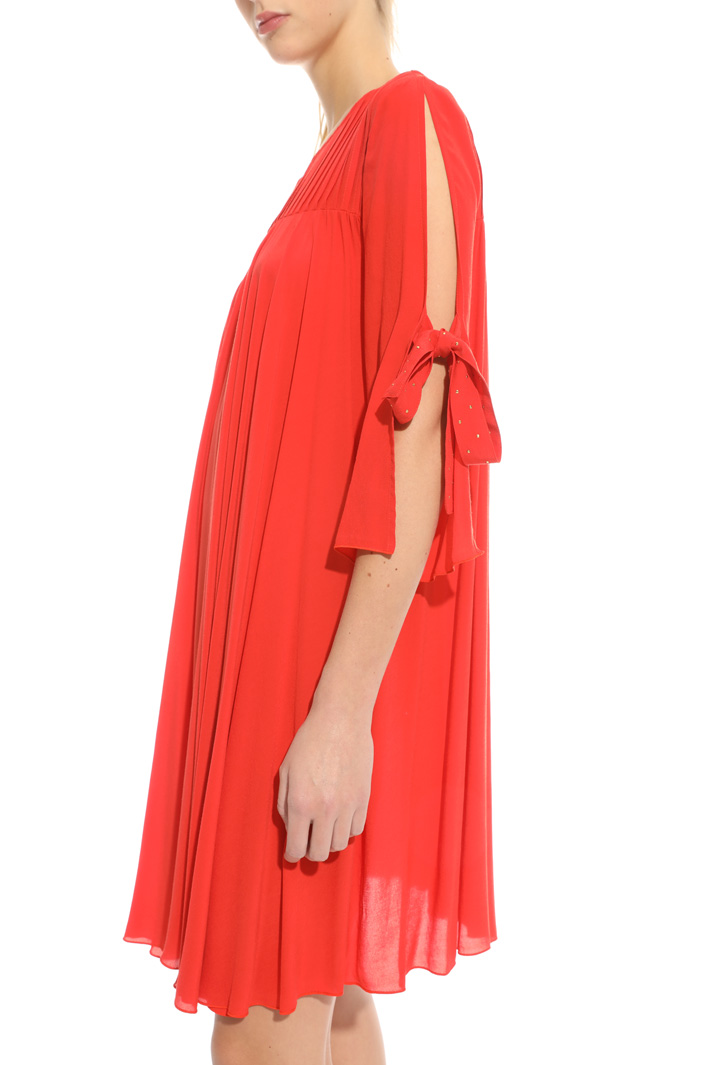 Loose-fit crepe dress Intrend Loose-fit crepe dress Intrend