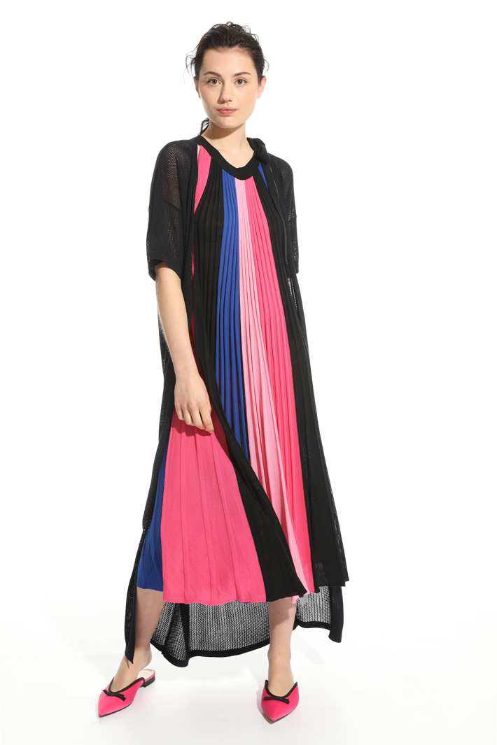 Pleated knit dress
Intrend Pleated knit dress
Intrend