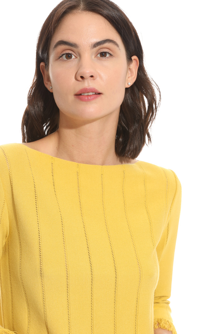 Fringed perforated sweater Intrend Fringed perforated sweater Intrend