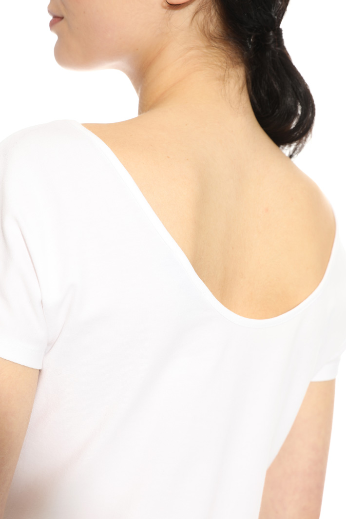 T-shirt con scollo ampio Intrend T-shirt con scollo ampio Intrend