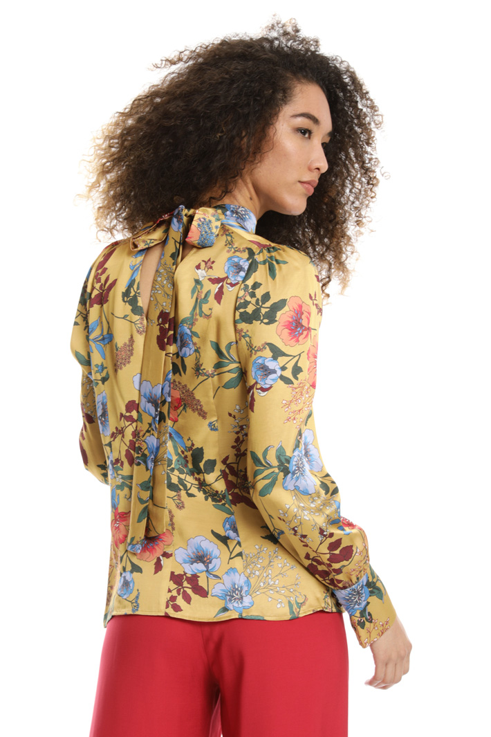 Puff sleeve blouse Intrend Puff sleeve blouse Intrend