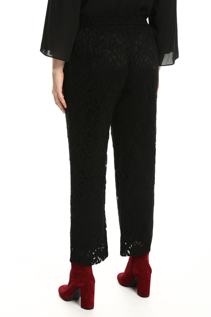 Rebrodé lace trousers
Intrend Rebrodé lace trousers
Intrend
