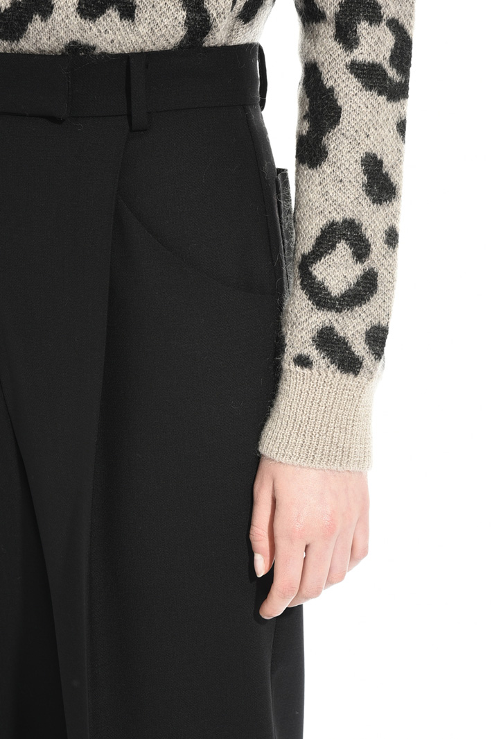 Trousers with patch pockets Intrend Trousers with patch pockets Intrend